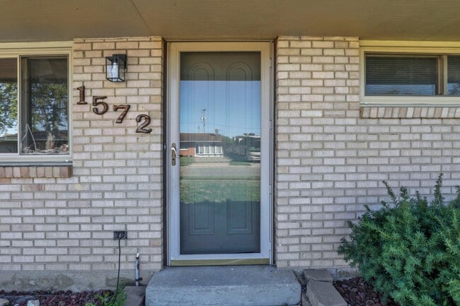 Foto del edificio - 1572 Ives Ave