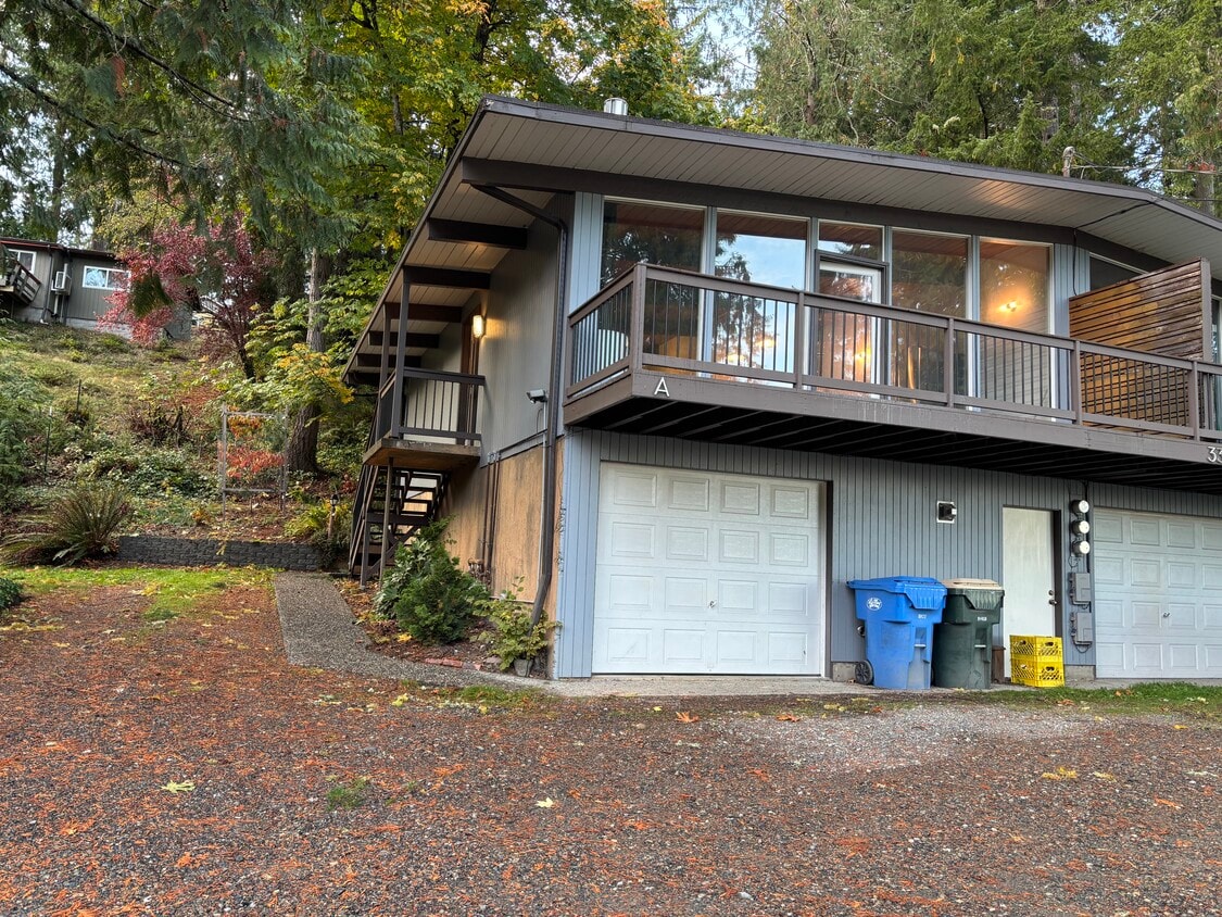 Unit A - 3323 Windolph Loop NW