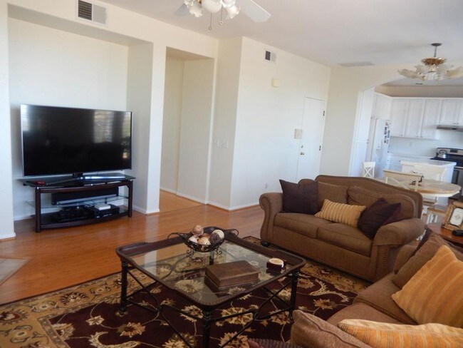 Foto del edificio - 3707 Azimuth Pl