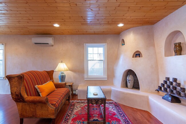 Building Photo - Classic Authentic Santa Fe Home in Downtown!