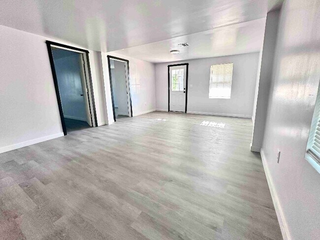 Foto del edificio - 719 S Poplar St