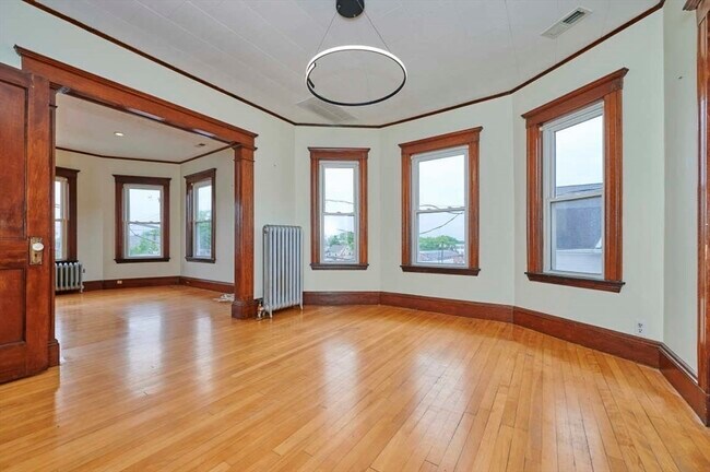 Building Photo - 294 Belmont St