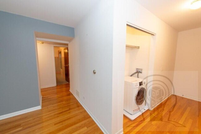 Foto del edificio - 2 bedroom in CHICAGO IL 60641