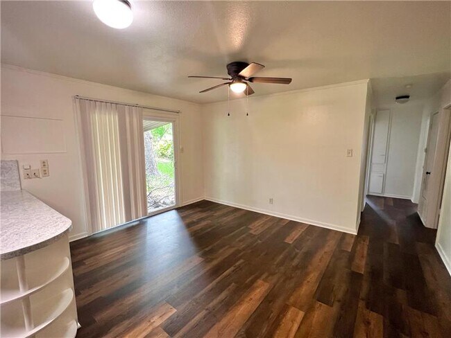 Building Photo - 2507 Mears Dr