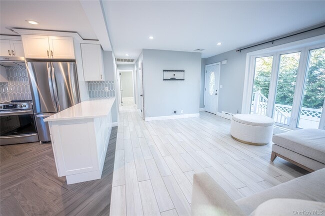 Building Photo - 275 Longvue Terrace