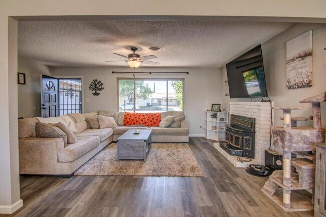 Foto del edificio - 2341 Foust St