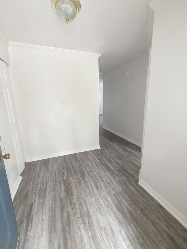 Foto del edificio - * PRICE DROP * 2/2 House with Garage in Pa...