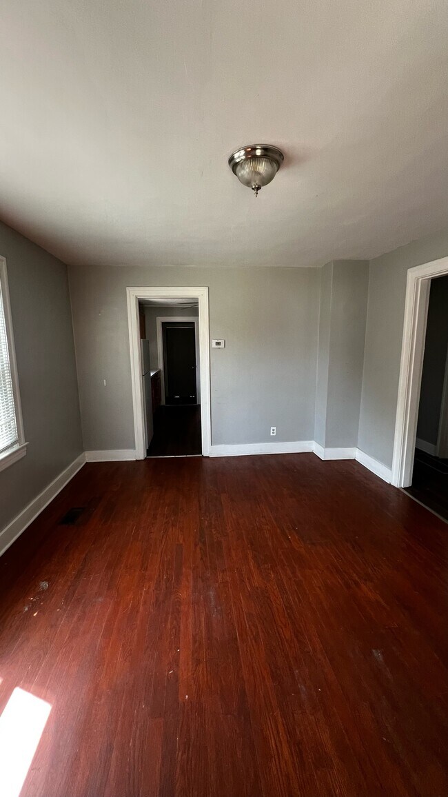 Building Photo - 1212 Homeview Dr