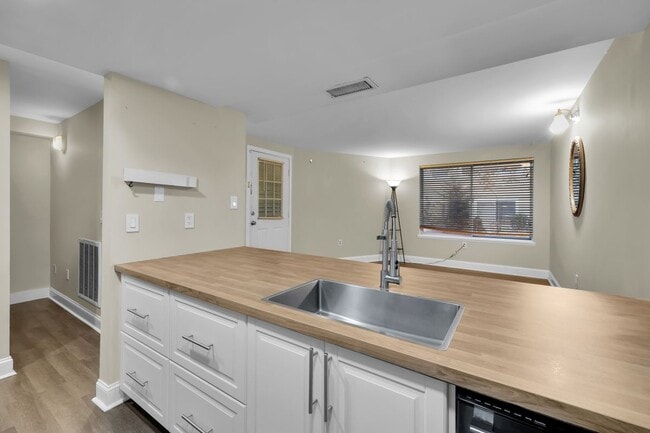 Building Photo - 1 Front St