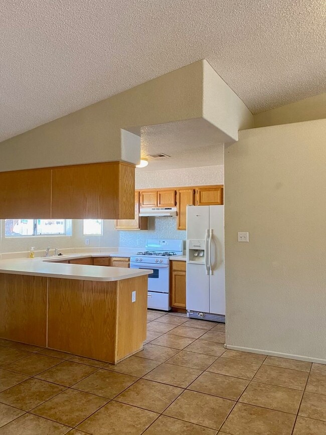 Building Photo - College Park Home - Close to Schools!