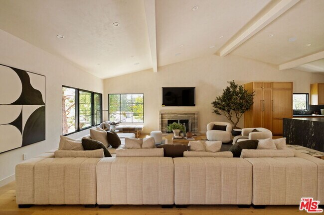 Foto del edificio - 8628 Edwin Dr