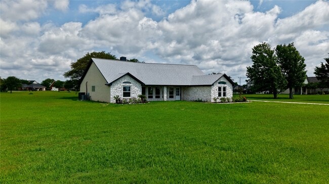 Building Photo - 9035 Point Dr