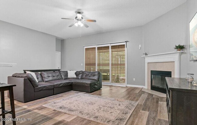 Foto del edificio - 503 Apple Creek Dr