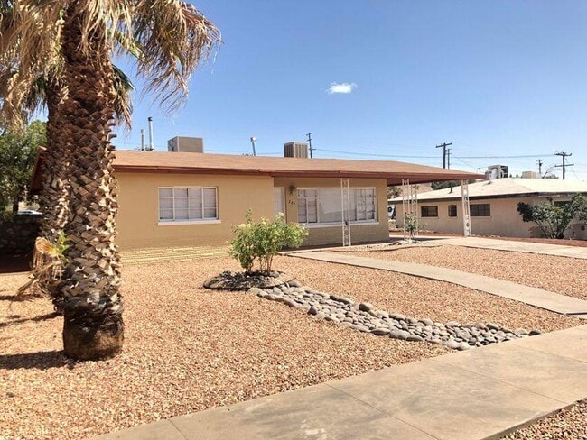 Building Photo - 209 San Saba Rd