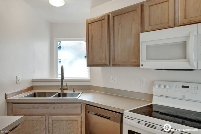 Building Photo - 3 br, 2 bath Condo - 7624 Boundary Ave