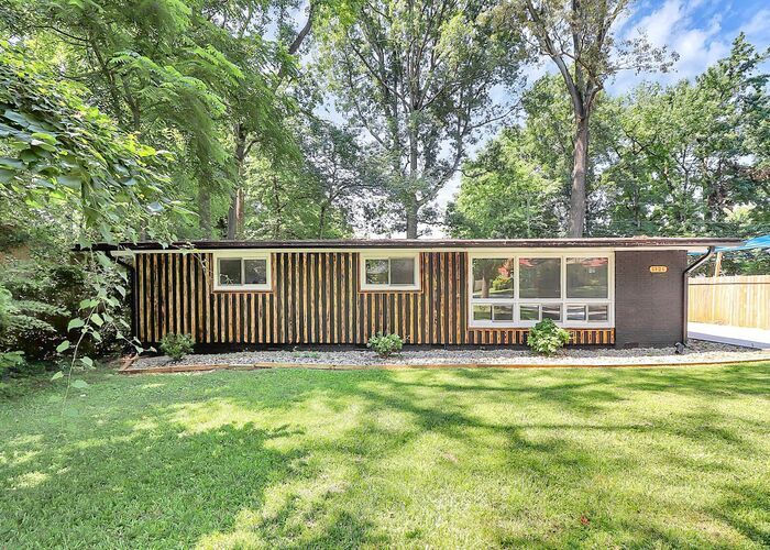 Foto principal - Beautifully Renovated 3BD/1BA Ranch in Sen...