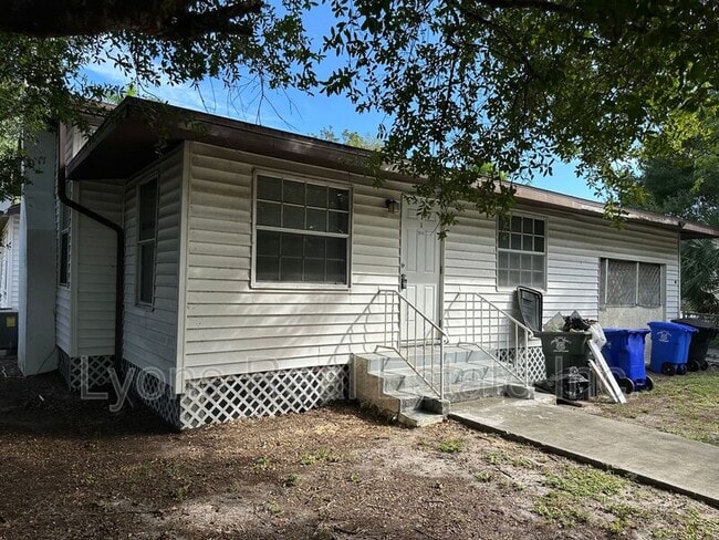 Photo - 2115 Crawford St Apartment