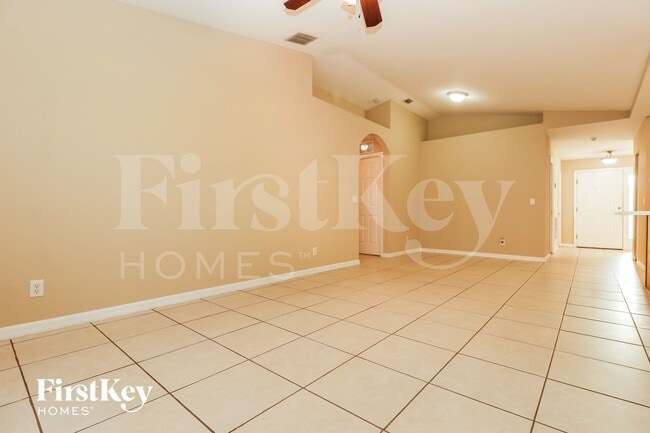 Building Photo - 362 Overbrook St