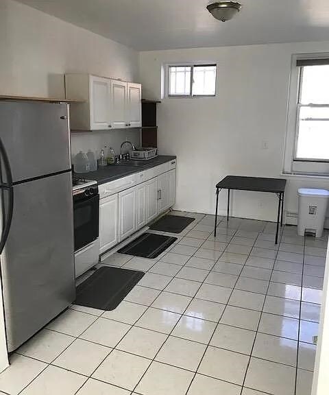 Foto del edificio - 12 Van Reipen Ave