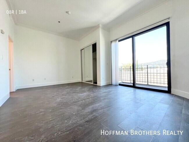 Foto del edificio - 8813 Burton Way