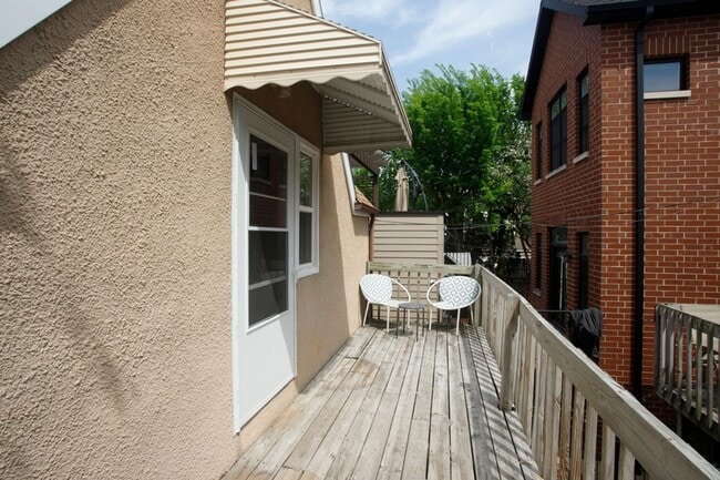 Building Photo - 2220 W Homer St