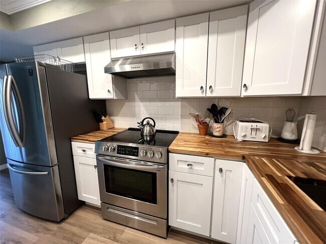 Foto del edificio - 5205 Wedgewood Ln