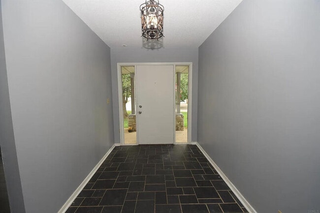 Building Photo - 4304 E Maple Manor Pkwy