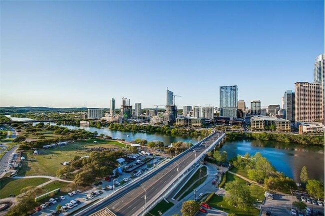 Foto del edificio - 216 Barton Springs Rd