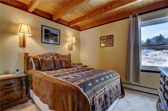 Foto del edificio - 4200 Lodgepole Cir