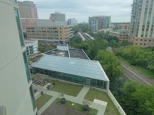 Foto del edificio - 1720 Maple Ave