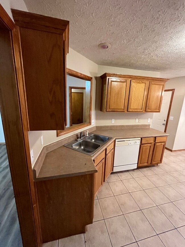 Foto del edificio - 3 bedroom 2 bath home in Ozark!  AVAILABLE NOW!