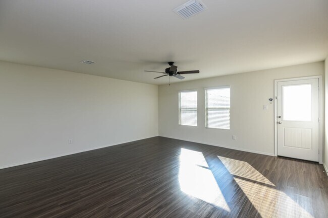 Building Photo - 417 Falling Star Dr