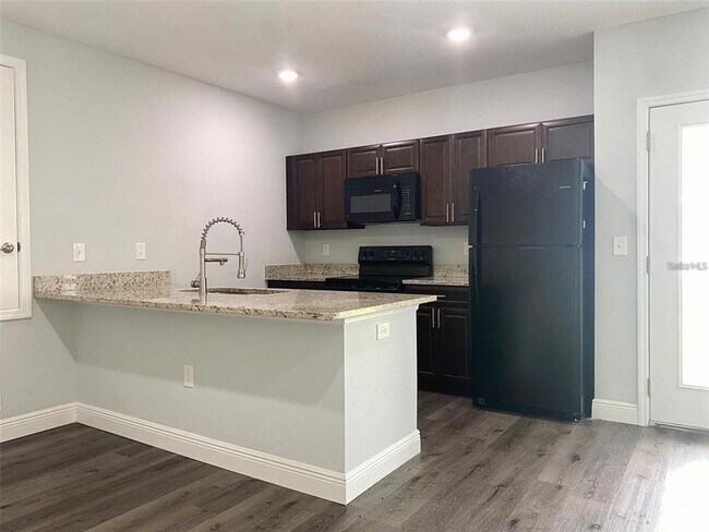 Foto del edificio - 515 Blackbird Ln