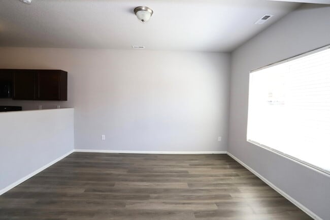 Foto del edificio - Townhouse Living Redefined — Comfort, Spac...