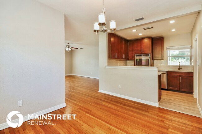 Building Photo - 614 Brookside Dr