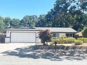 Building Photo - 975 Perrelli St
