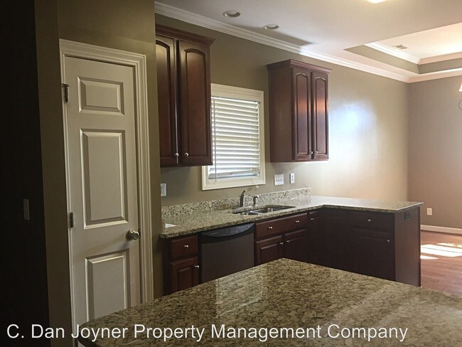 Building Photo - 3 br, 2.5 bath House - 7 Greenview Drive