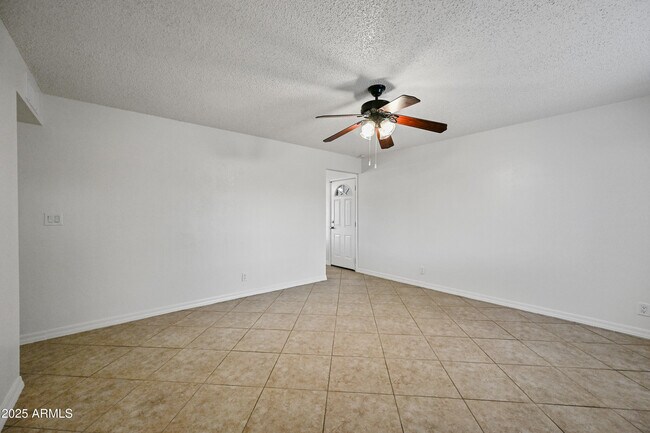 Foto del edificio - 913 E 7th Dr