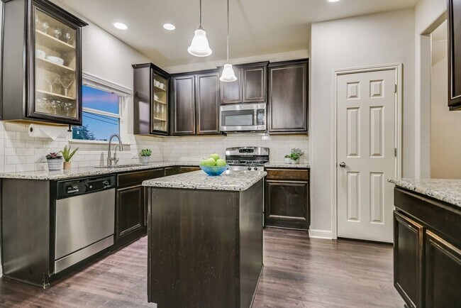 Building Photo - Spacious 4B3B House in Round Rock