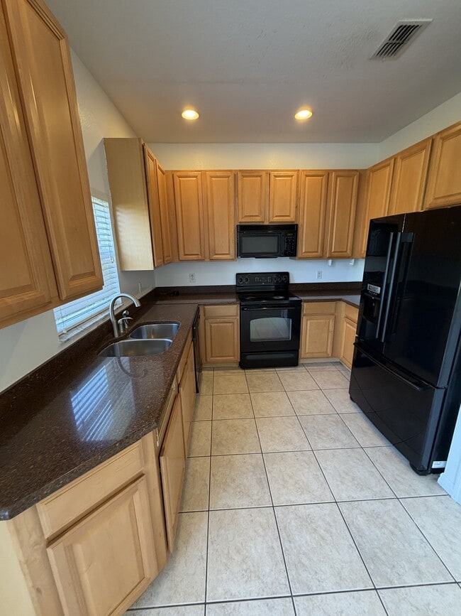 Building Photo - 449 Scarlatti Ct