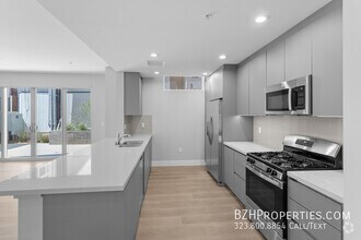 Building Photo - 1223 Hayworth Ave