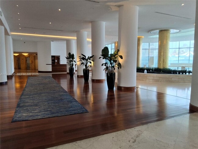 Building Photo - 5161 Collins Ave