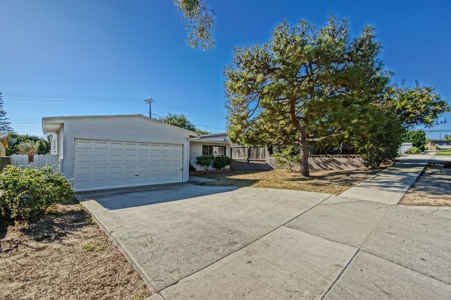 Building Photo - CHARMING, BRIGHT & AIRY 3BR2BA HOME W/ LAR...