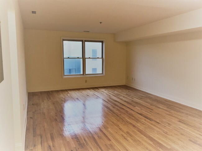Living Room - 85 Madison St