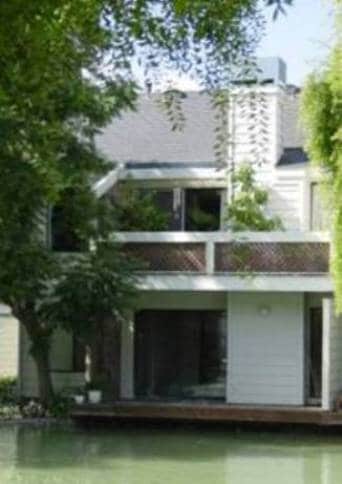 Building Photo - 905 W Middlefield Rd
