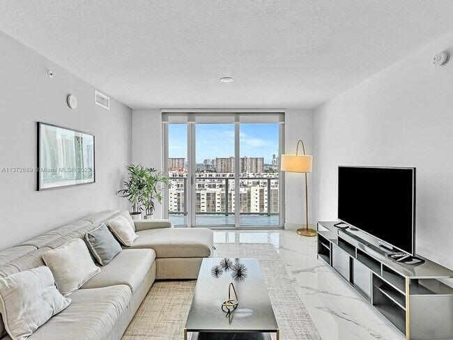 Foto del edificio - 300 Sunny Isles Blvd