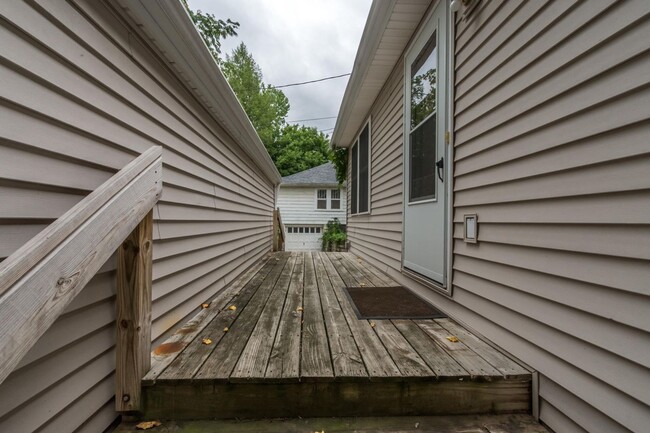 Building Photo - 505 S Highland Ave