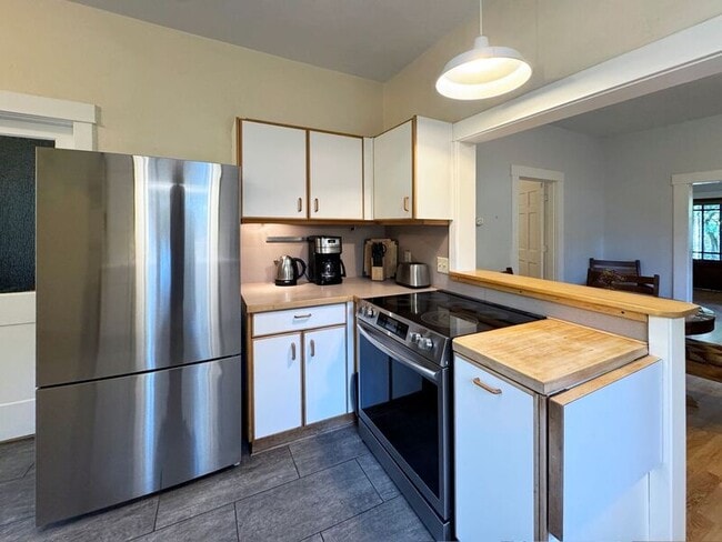 Building Photo - 346 N Grand St