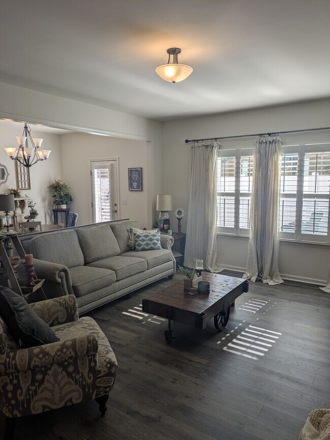 Foto del edificio - 7481 Hartsfield Dr