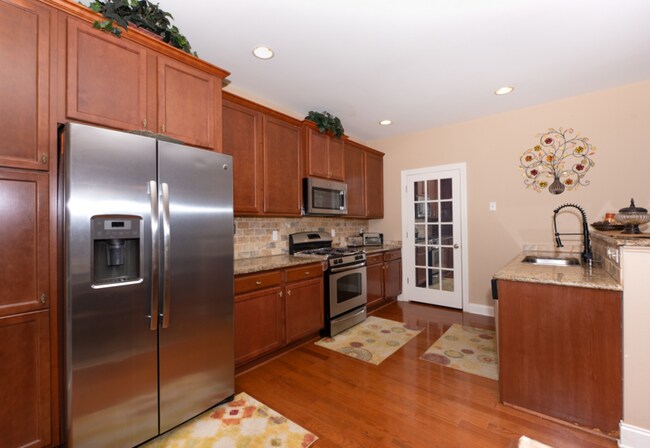 Foto del edificio - 1104 Kingston Ridge Rd